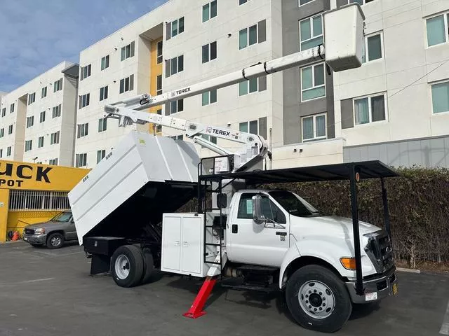 2010 Ford F-750 S.D. 