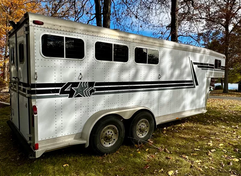 1993 Four Star 3H w living quarters