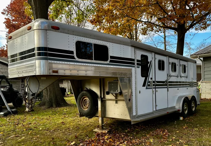 used Horse Trailers Four Star  for sale, in Perrinton, MI Thumbnail 3