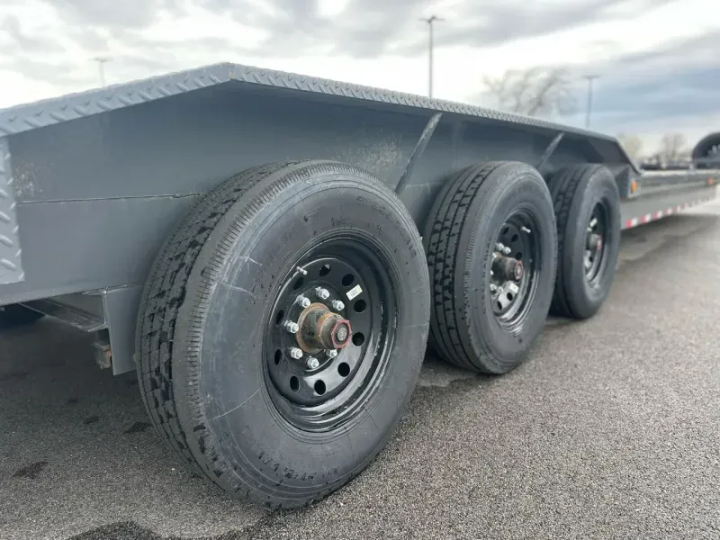 used Equipment / Flatbed Trailers PJ Trailers  for sale, in Peru, IL Thumbnail 3