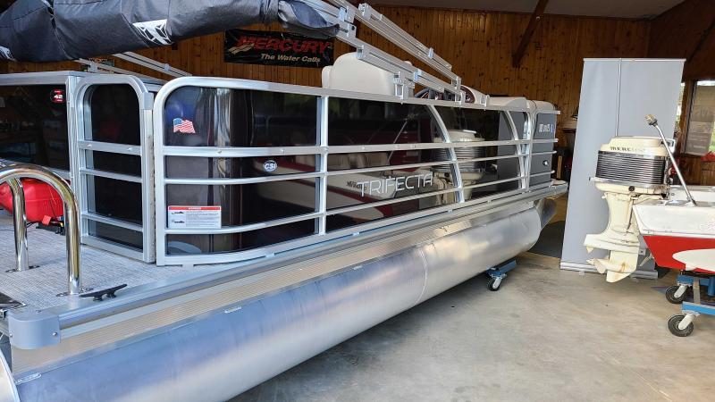 2022 Trifecta Pontoon 18FCR ES Pontoon Boat 2022 Trifecta Pontoon 18FCR ES Pontoon Boat