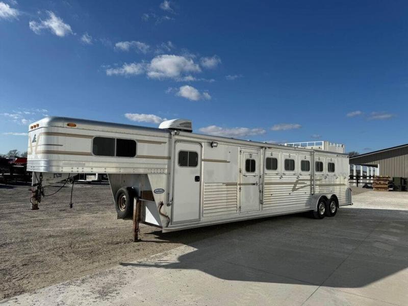 used Horse Trailers Elite Trailers  for sale, in Arthur, IL Thumbnail 4
