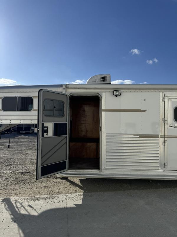 used Horse Trailers Elite Trailers  for sale, in Arthur, IL Thumbnail 19