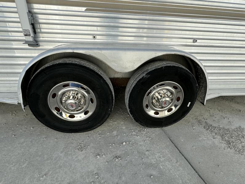 used Horse Trailers Elite Trailers  for sale, in Arthur, IL Thumbnail 12