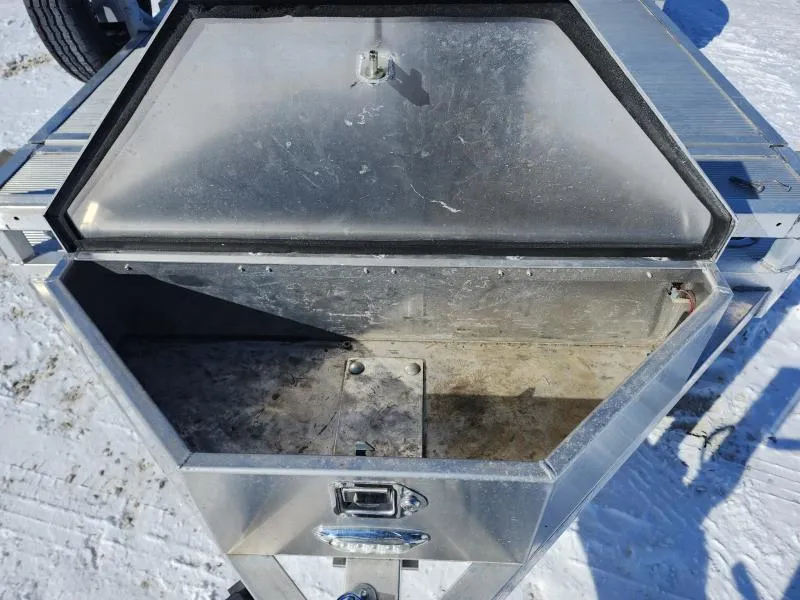 used Tilt Trailers Aluma  for sale, in Arthur, IL Thumbnail 9