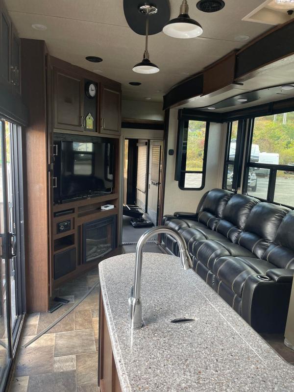 used Toy Haulers Keystone RV Fuzion Chrome for sale, in Corbin, KY Thumbnail 12