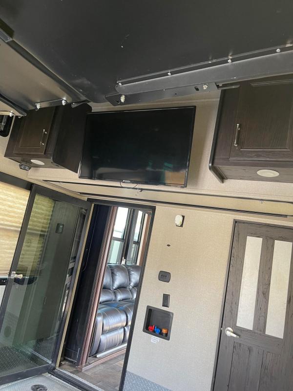 used Toy Haulers Keystone RV Fuzion Chrome for sale, in Corbin, KY Thumbnail 25