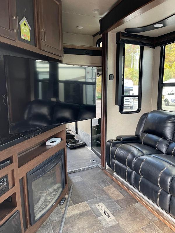 used Toy Haulers Keystone RV Fuzion Chrome for sale, in Corbin, KY Thumbnail 17