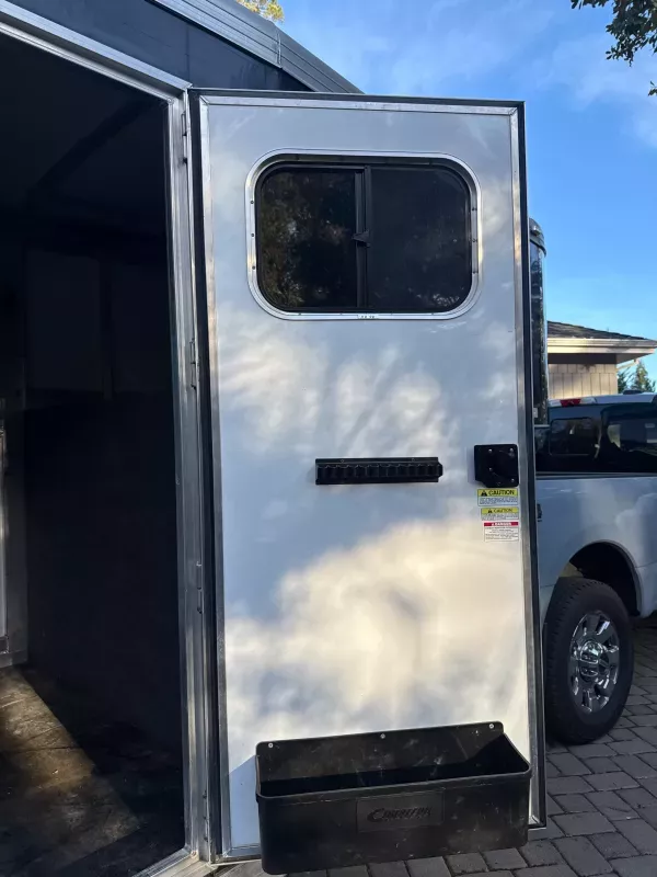 2020 Cimarron 2 Horse Straight Load Gooseneck w/ 5' DRESSING ROOM