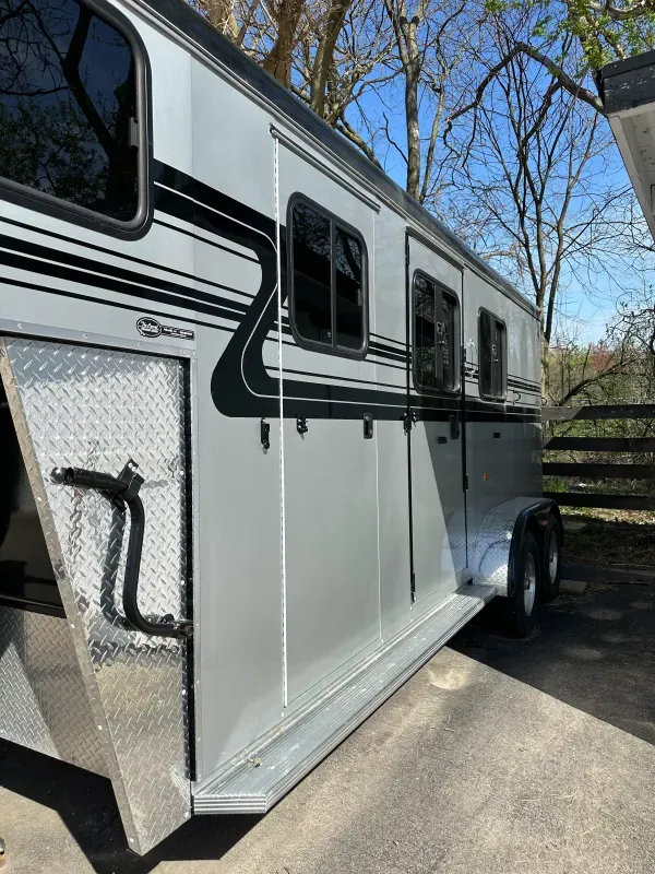 used Horse Trailers Hawk Trailers  for sale, in Elgin, IL Thumbnail 3