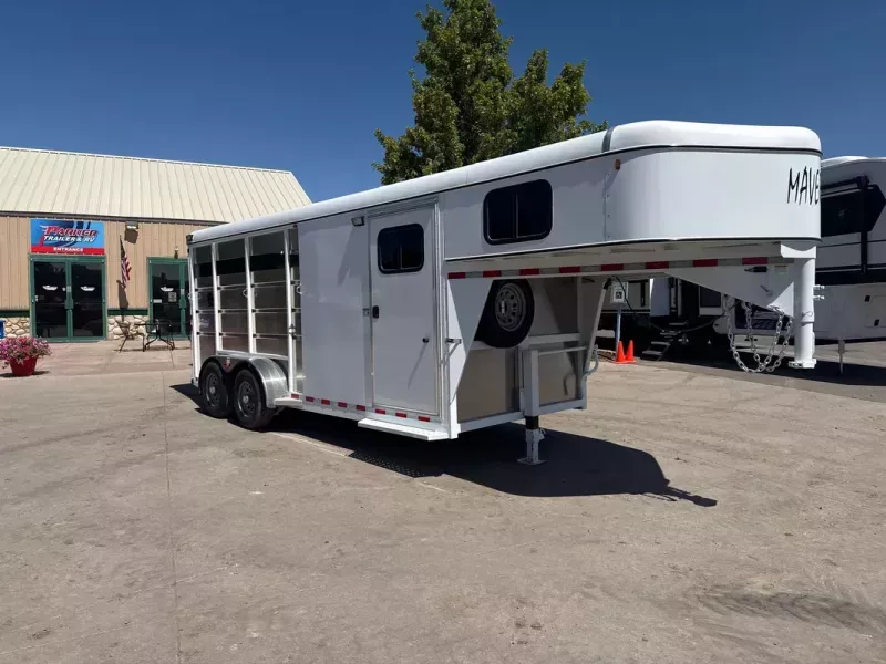 2026 Maverick Trailers MAVGN3HS-9.9K Horse Trailer