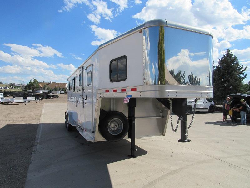 2010 Kiefer Manufacturing GENESIS SSL-2 Horse Trailer 2010 Kiefer Manufacturing GENESIS SSL-2 Horse Trailer