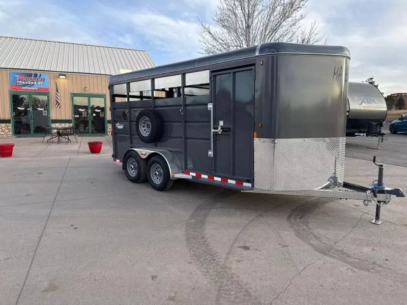2025 Maverick Trailers MAVST17-9.9K SLD Horse Trailer