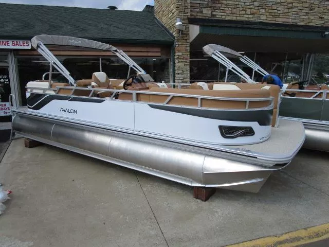 2025 Avalon 23 Venture 85 QL / Tritoon Pontoon Boat