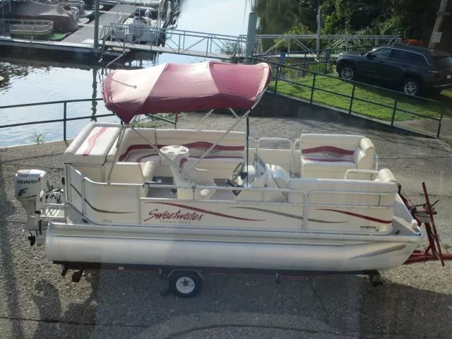 2007 Sweetwater Pontoon Boats 1880 Pontoon Boat
