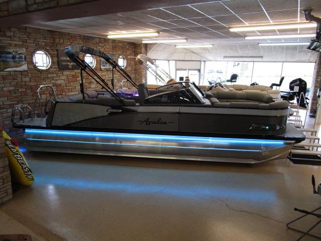 2022 AVALON 2585 CATALINA PLATINUM WINDSHIELD ELITE " TRITOON" / SUZUKI 350 2022 AVALON 2585 CATALINA PLATINUM WINDSHIELD ELITE " TRITOON" / SUZUKI 350