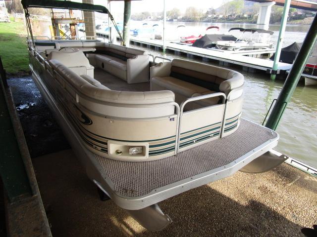 1998 Smoker Craft 826 Pontoon Boat / Mercury 125-hp 1998 Smoker Craft 826 Pontoon Boat / Mercury 125-hp