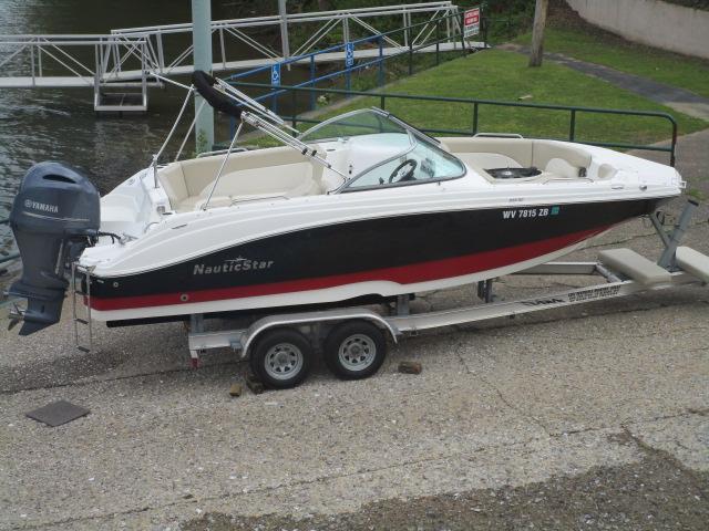 2016 NauticStar Boats 223 DC Deck Boat 2016 NauticStar Boats 223 DC Deck Boat
