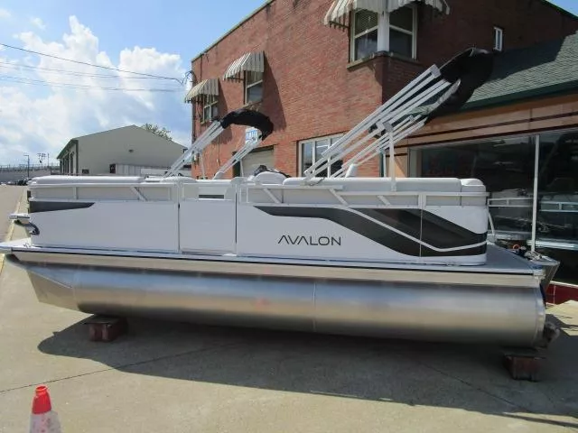 2025 Avalon 1980 VTX Pontoon Boat