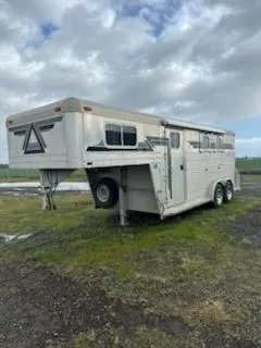 1991 4-Star Trailers Two Horse Weekender Horse Trailer