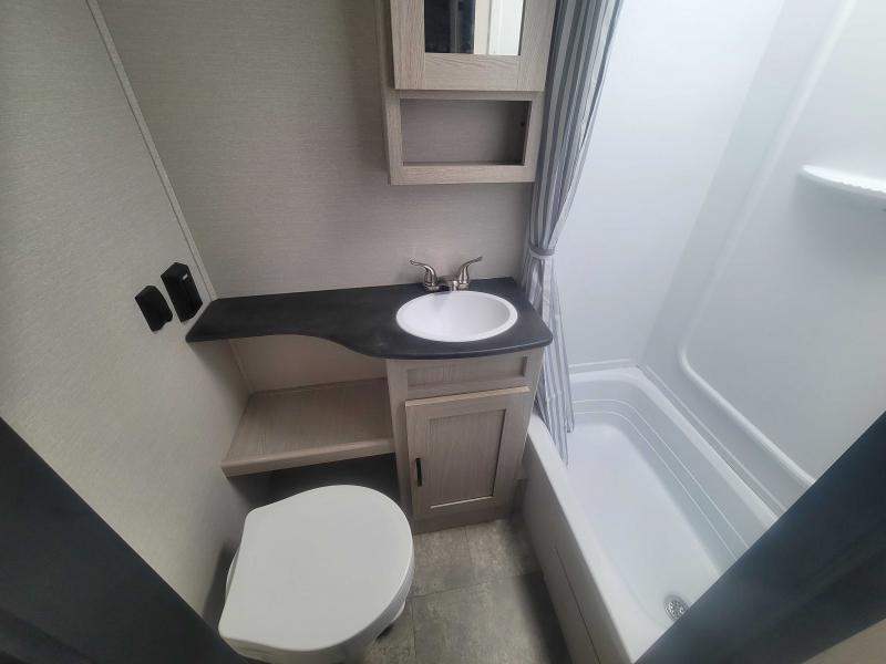 new Travel Trailers Coachmen Apex Ultra-Lite for sale, in Winter Garden, FL Thumbnail 11