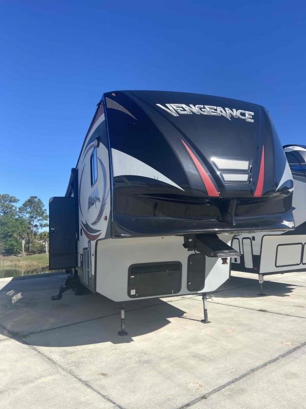 2015 Forest River VENGEANCE 377V 2015 Forest River VENGEANCE 377V