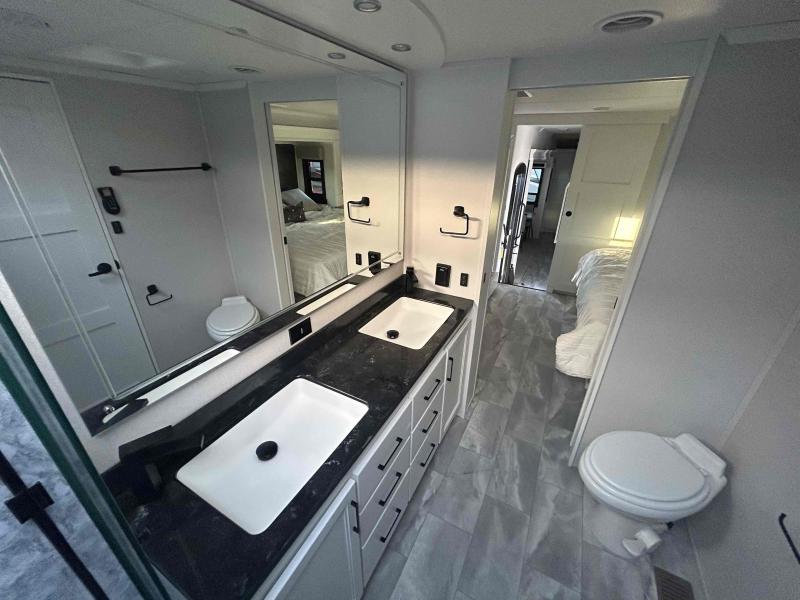 new Fifth Wheel Trailers Forest River Riverstone for sale, in Palm Bay, FL Thumbnail 16