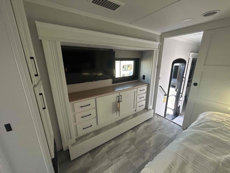 new Fifth Wheel Trailers Forest River Riverstone for sale, in Palm Bay, FL Thumbnail 12