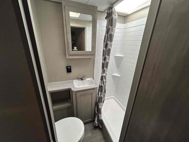 new Travel Trailers Coachmen Catalina Legacy Edition for sale, in Palm Bay, FL Thumbnail 10