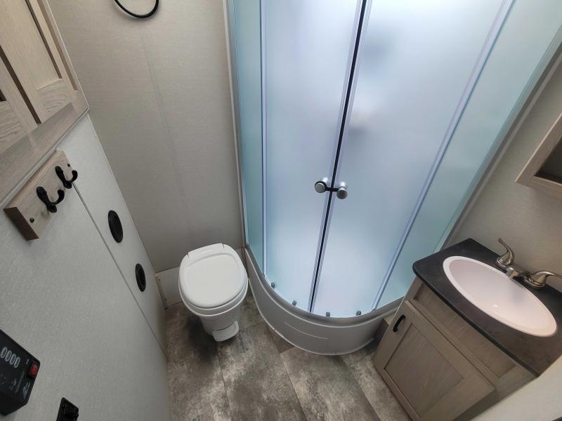 new Travel Trailers Coachmen Apex Ultra-Lite for sale, in Winter Garden, FL Thumbnail 9