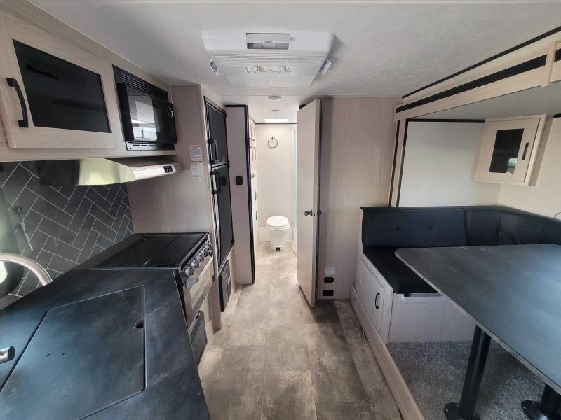 new Travel Trailers Coachmen Apex Ultra-Lite for sale, in Winter Garden, FL Thumbnail 7