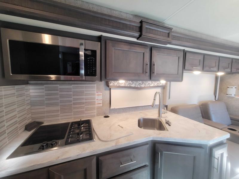 used Camper / RV Thor Motor Coach Magnitude for sale, in Winter Garden, FL Thumbnail 4