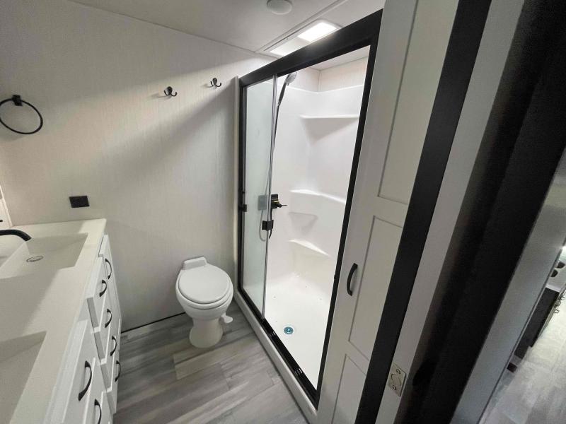 new Fifth Wheel Trailers Forest River Cedar Creek Champagne Edition for sale, in Palm Bay, FL Thumbnail 13