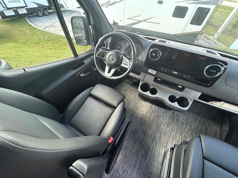 used Camper / RV Thor Motor Coach Tranquility for sale, in Palm Bay, FL Thumbnail 10