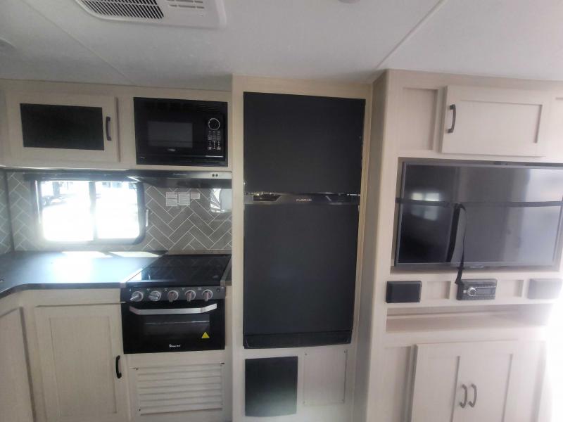 new Travel Trailers Coachmen Apex Ultra-Lite for sale, in Palm Bay, FL Thumbnail 10