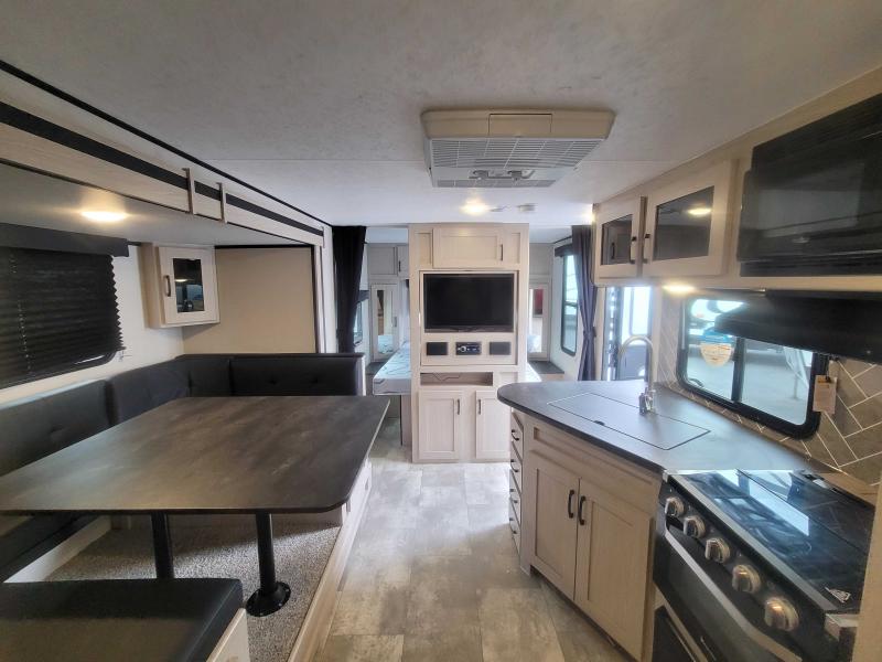new Travel Trailers Coachmen Apex Ultra-Lite for sale, in Winter Garden, FL Thumbnail 6