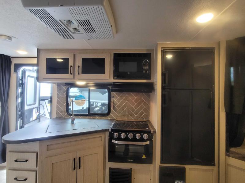 new Travel Trailers Coachmen Apex Ultra-Lite for sale, in Winter Garden, FL Thumbnail 8