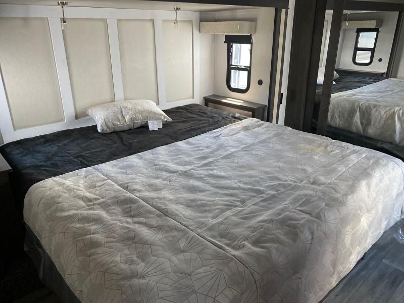 new Fifth Wheel Trailers Forest River Cedar Creek Champagne Edition for sale, in Ormond Beach, FL Thumbnail 14