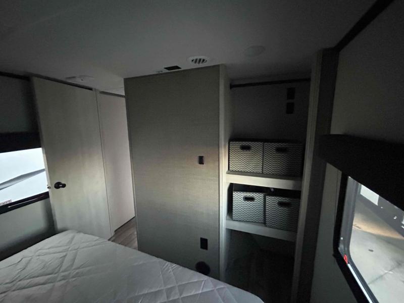 new Fifth Wheel Trailers Forest River Cardinal Red for sale, in Palm Bay, FL Thumbnail 9