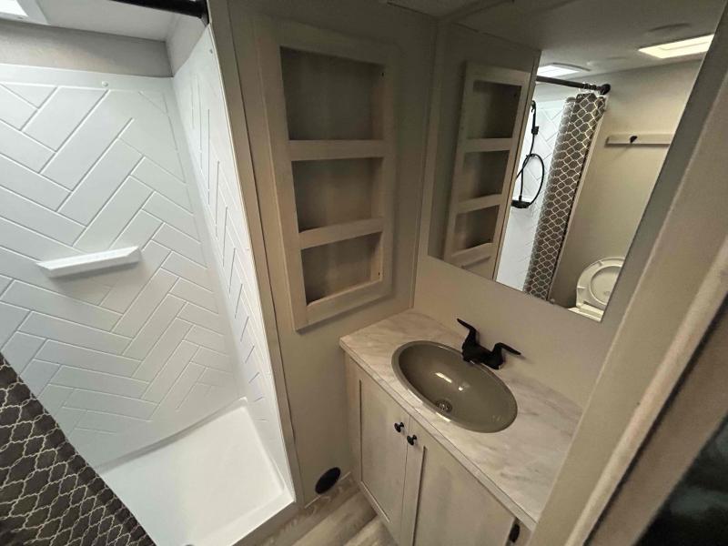 new Fifth Wheel Trailers Forest River Cardinal Red for sale, in Palm Bay, FL Thumbnail 11