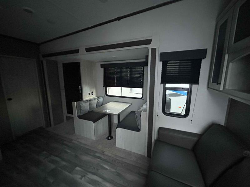 new Fifth Wheel Trailers Forest River Cardinal Red for sale, in Palm Bay, FL Thumbnail 14
