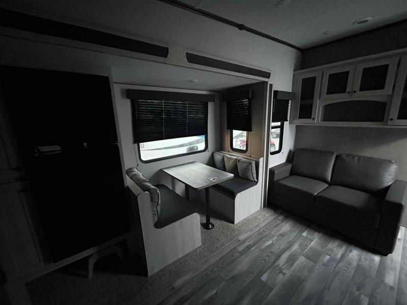 new Fifth Wheel Trailers Forest River Cardinal Red for sale, in Palm Bay, FL Thumbnail 16