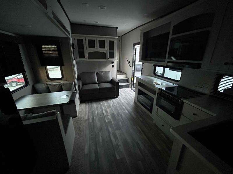 new Fifth Wheel Trailers Forest River Cardinal Red for sale, in Palm Bay, FL Thumbnail 19