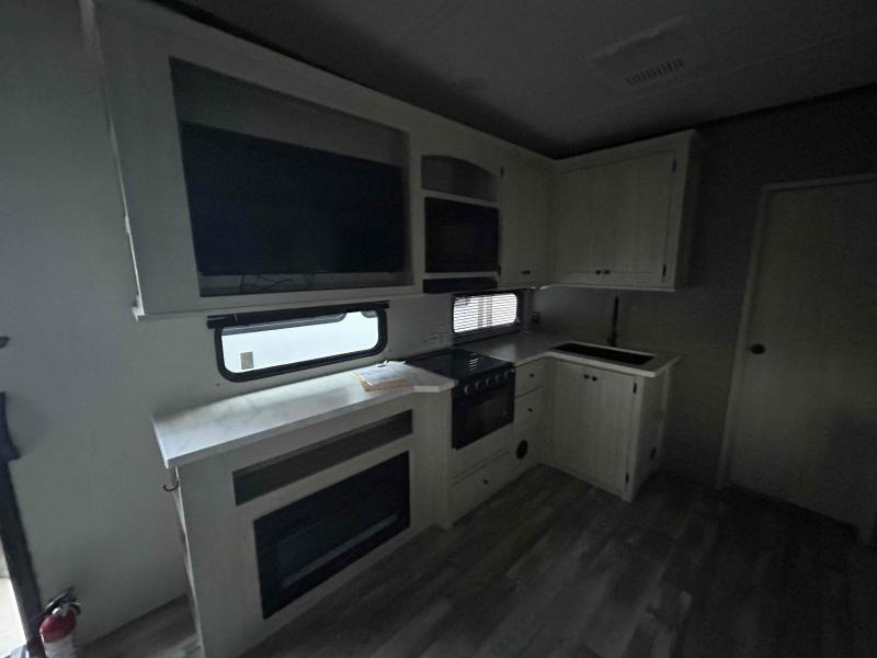 new Fifth Wheel Trailers Forest River Cardinal Red for sale, in Palm Bay, FL Thumbnail 15