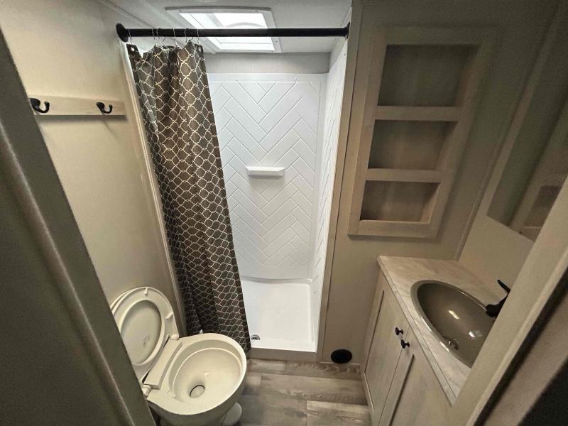new Fifth Wheel Trailers Forest River Cardinal Red for sale, in Palm Bay, FL Thumbnail 10