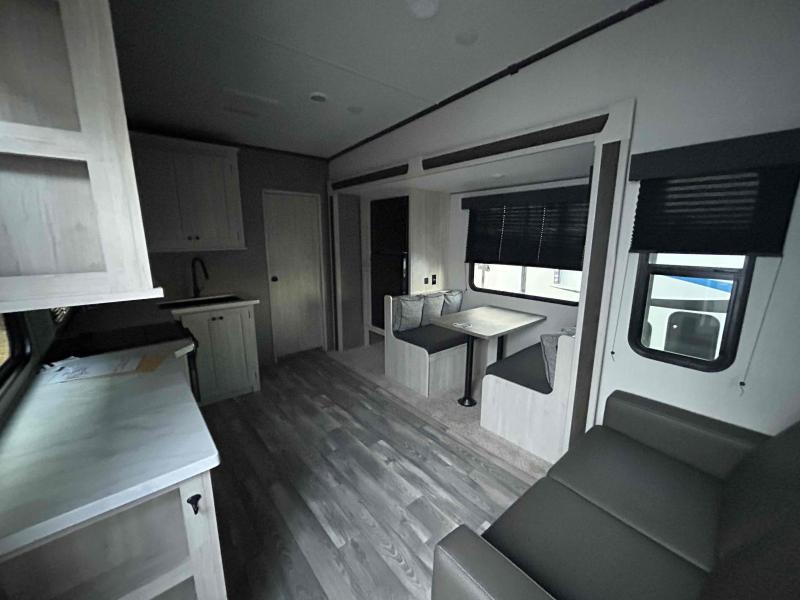 new Fifth Wheel Trailers Forest River Cardinal Red for sale, in Palm Bay, FL Thumbnail 13