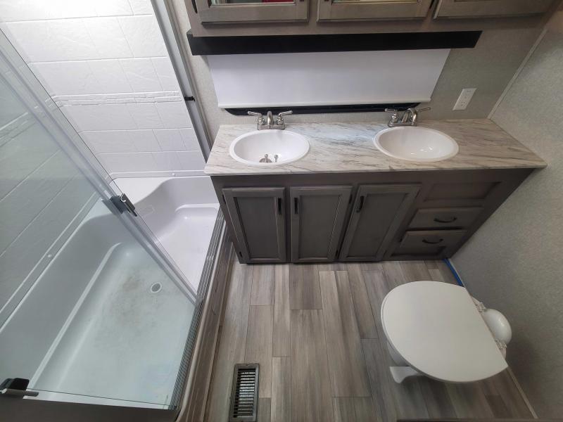 new Fifth Wheel Trailers Coachmen Chaparral X-Lite for sale, in Winter Garden, FL Thumbnail 11
