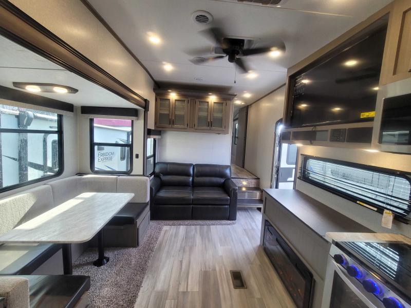 new Fifth Wheel Trailers Coachmen Chaparral X-Lite for sale, in Winter Garden, FL Thumbnail 6