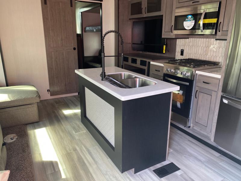 new Fifth Wheel Trailers Forest River Cedar Creek for sale, in Palm Bay, FL Thumbnail 9