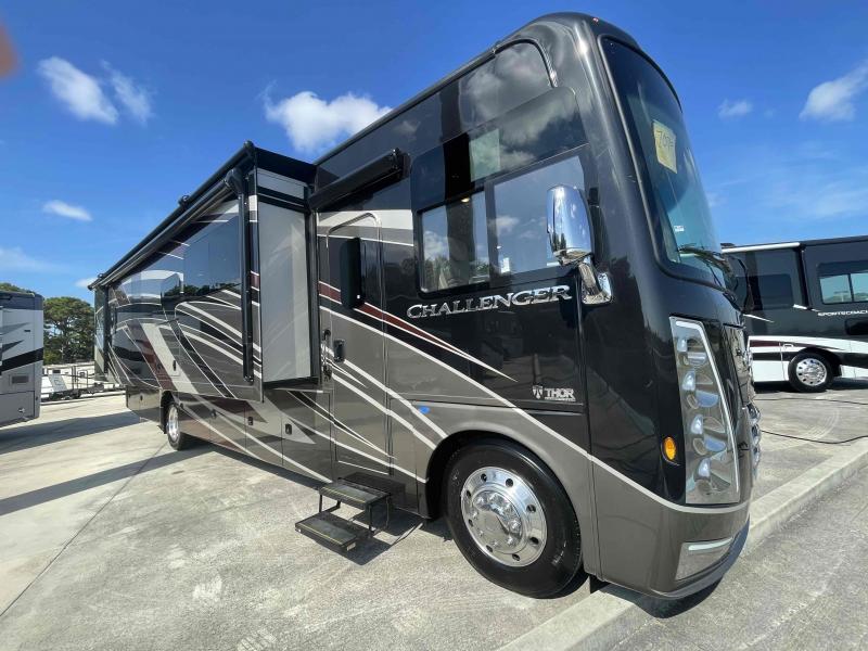 2022 Thor Motor Coach CHALLENGER 35MQ 2022 Thor Motor Coach CHALLENGER 35MQ